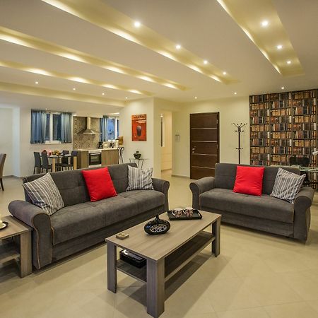 Panorama Villa มาเลีย ภายนอก รูปภาพ