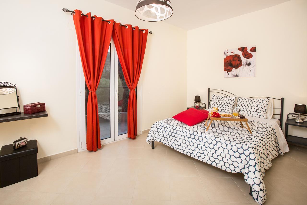 Panorama Villa มาเลีย ภายนอก รูปภาพ